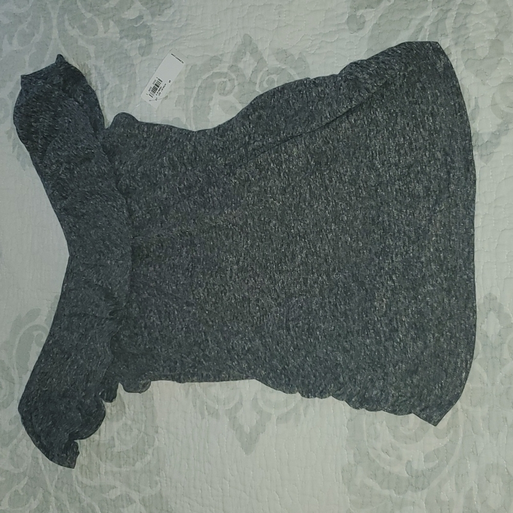 NWT Old Navy off the shoulder Ruffle Maternity top Size Small